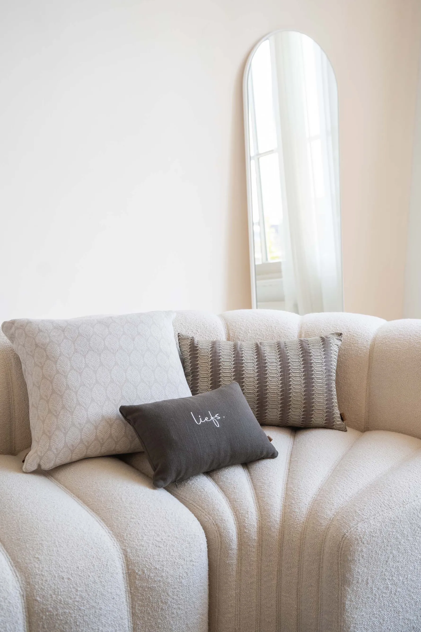 zusss kussen grafisch patroon borduur 50x30cm zand/antracietgrijs