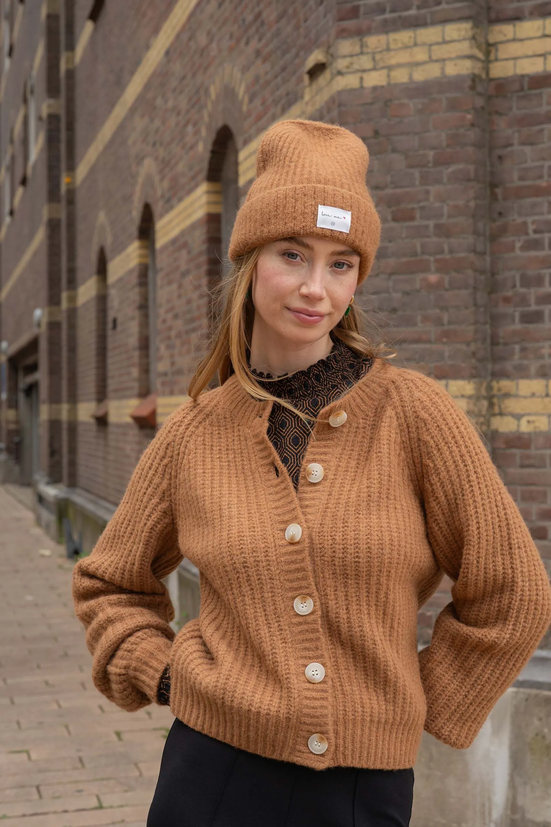 zusss muts met kabel camel