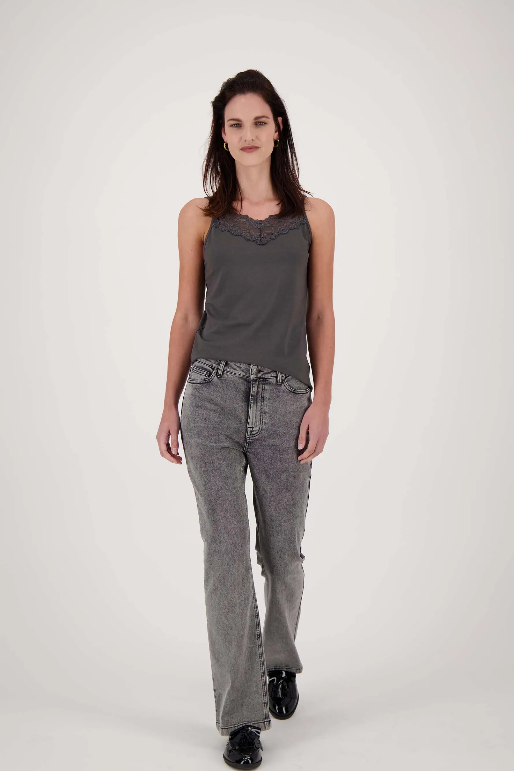 zusss spaghetti top met kant antracietgrijs