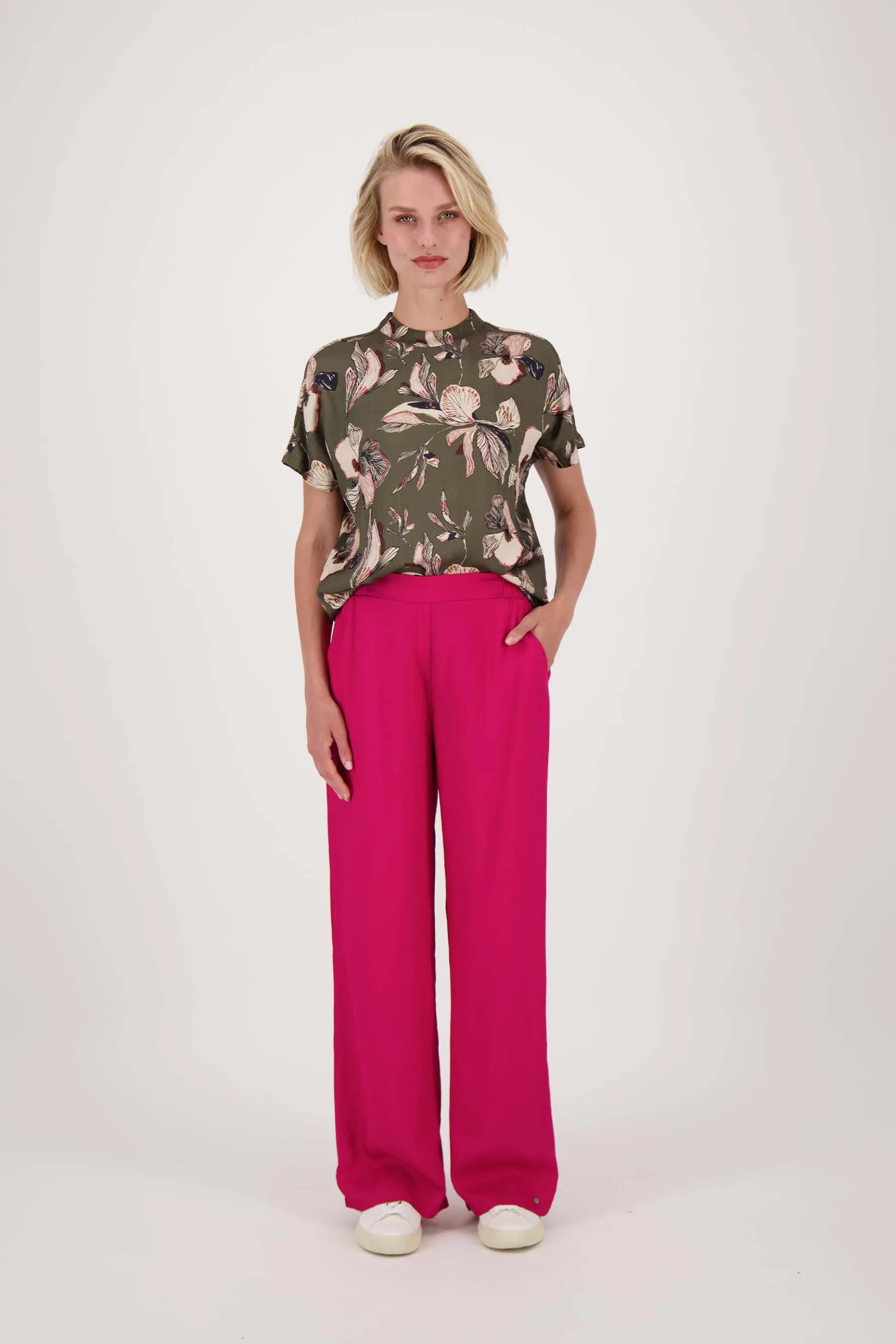 zusss turtle top met iris bloemen print donkergroen