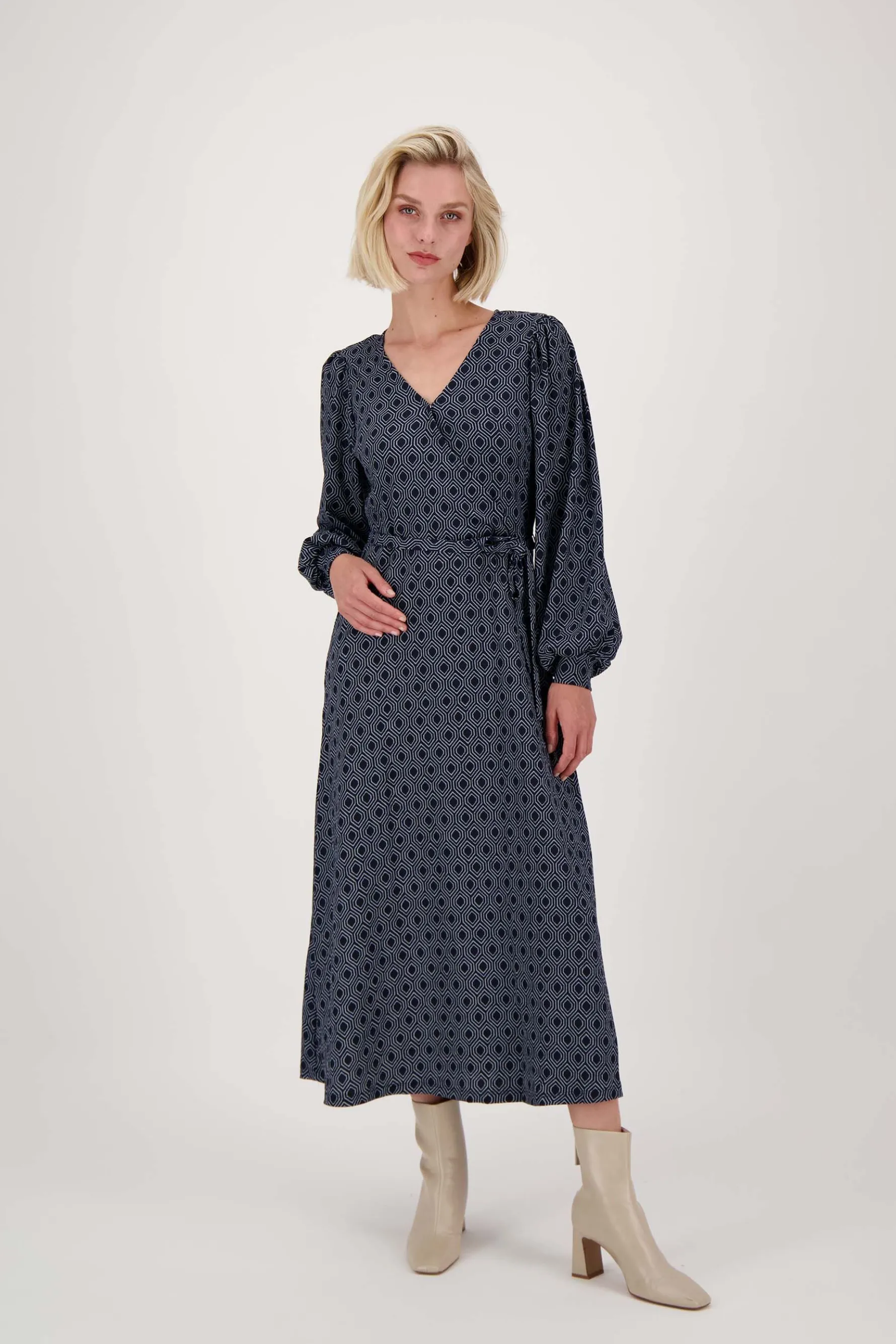zusss wikkeljurk met blockprint donkerblauw/grijs